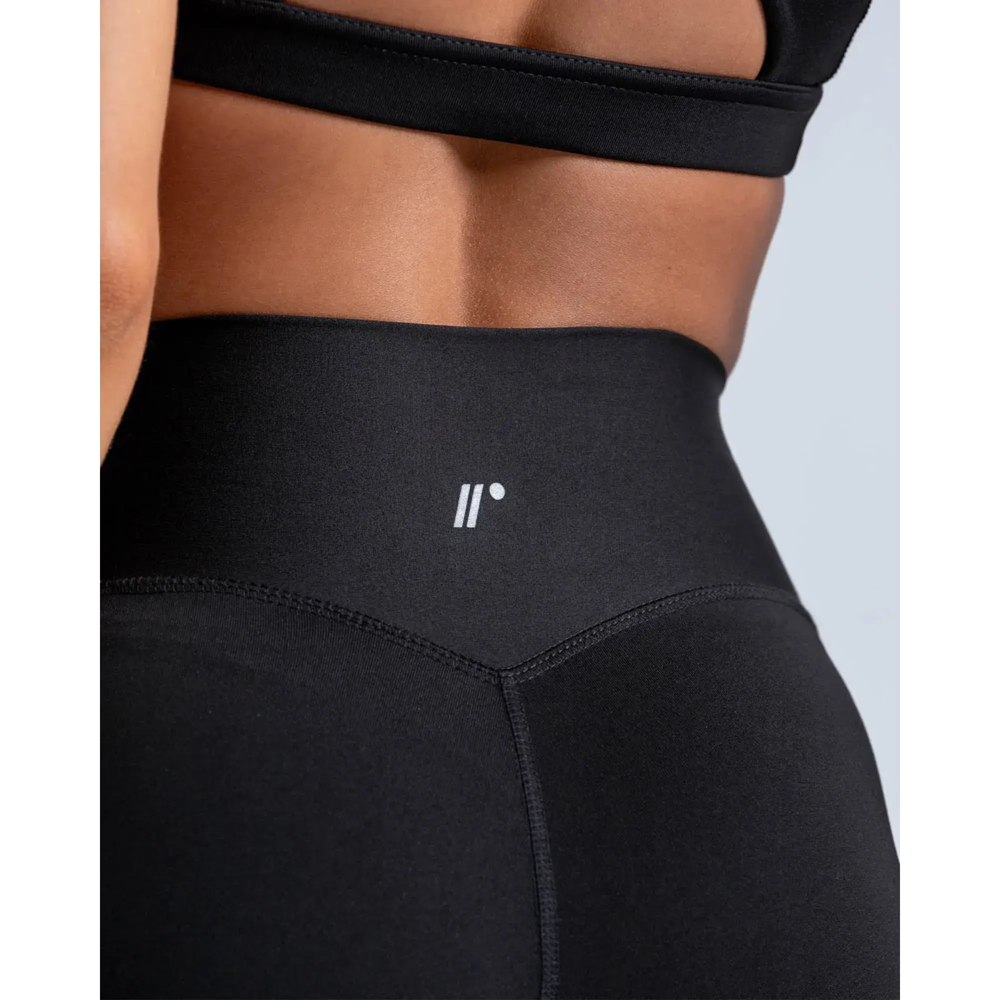 Short Corto Vital Negro Para Mujer - Image 5